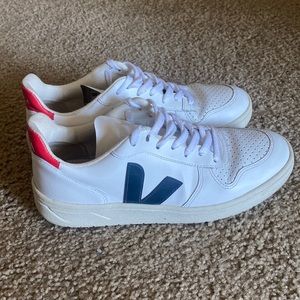 Veja sneakers v10 in size 9